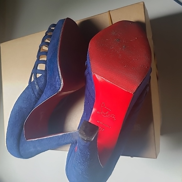 Christian Louboutin - Picture 4 of 8